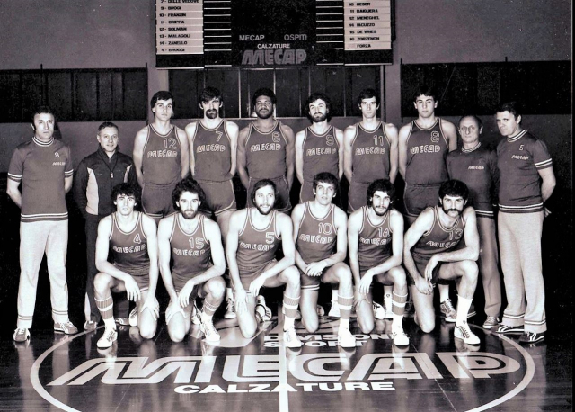 Formazione della Mecap Vigevano all'esordio in A2 nella stagione 1977/78, che conquista subito la promozione in A1; in piedi da sinistra: Dulio (ass.coach), coach Gianni Asti, Solman, Delle Vedove, Mayes, Brogi, F. Crippa, Bellone, Bollati (mass), Paulanic (prep.); in ginocchio: Bruggi, Tognazzo, Iellini, Franzin, Zanello, Malagoli. MDB-MI ringrazia per la foto Stefano 'Aiace' Albanese